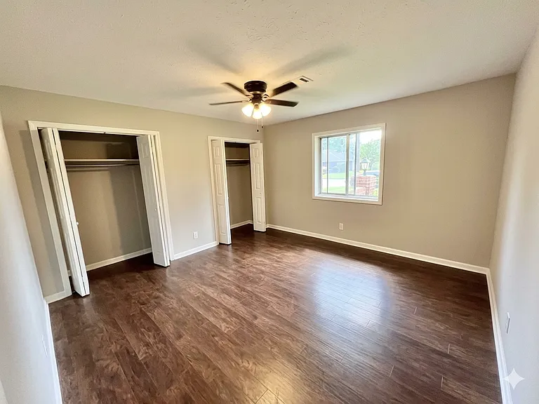 STANDARD BEDROOM