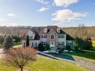110 Fox Ridge Dr, Nazareth, PA 18064