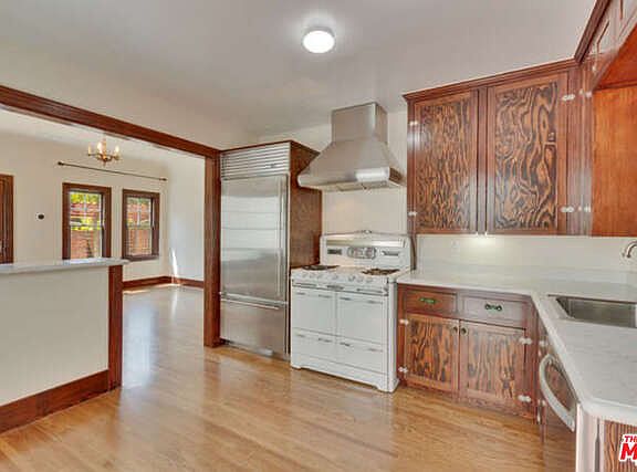 3rd image of 1548 1/2 Micheltorena St