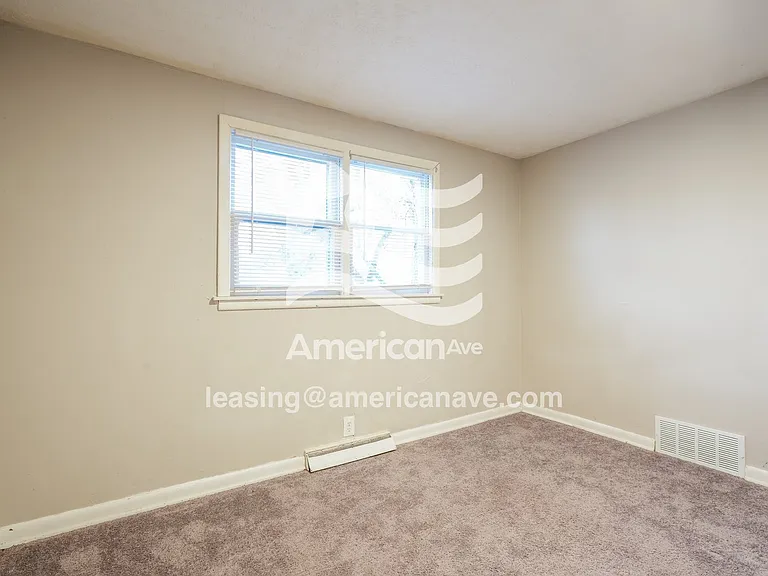 1715996_010_wm_-_bedroom_13389327.jpg