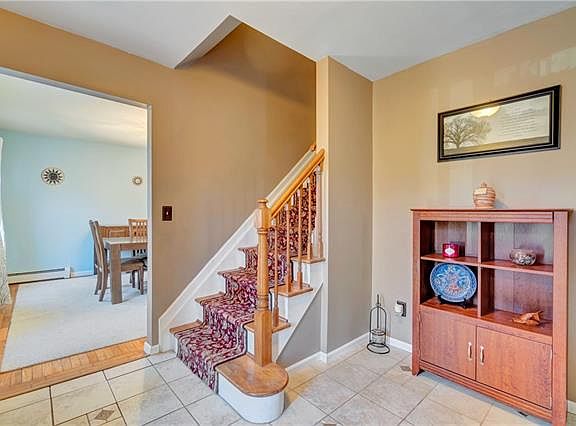 4th image of 17 Erin Ct