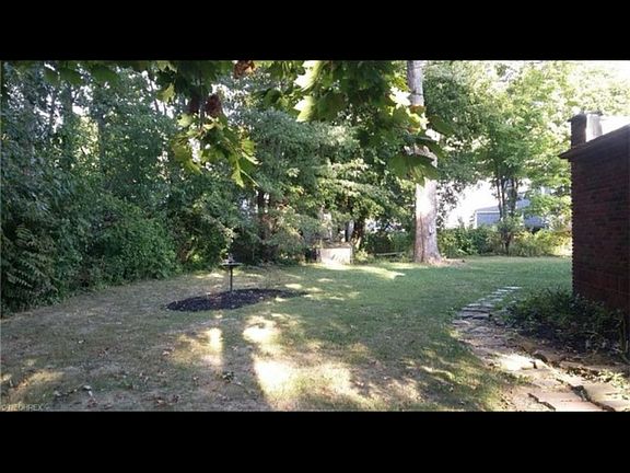 3rd image of 835 Broad Blvd