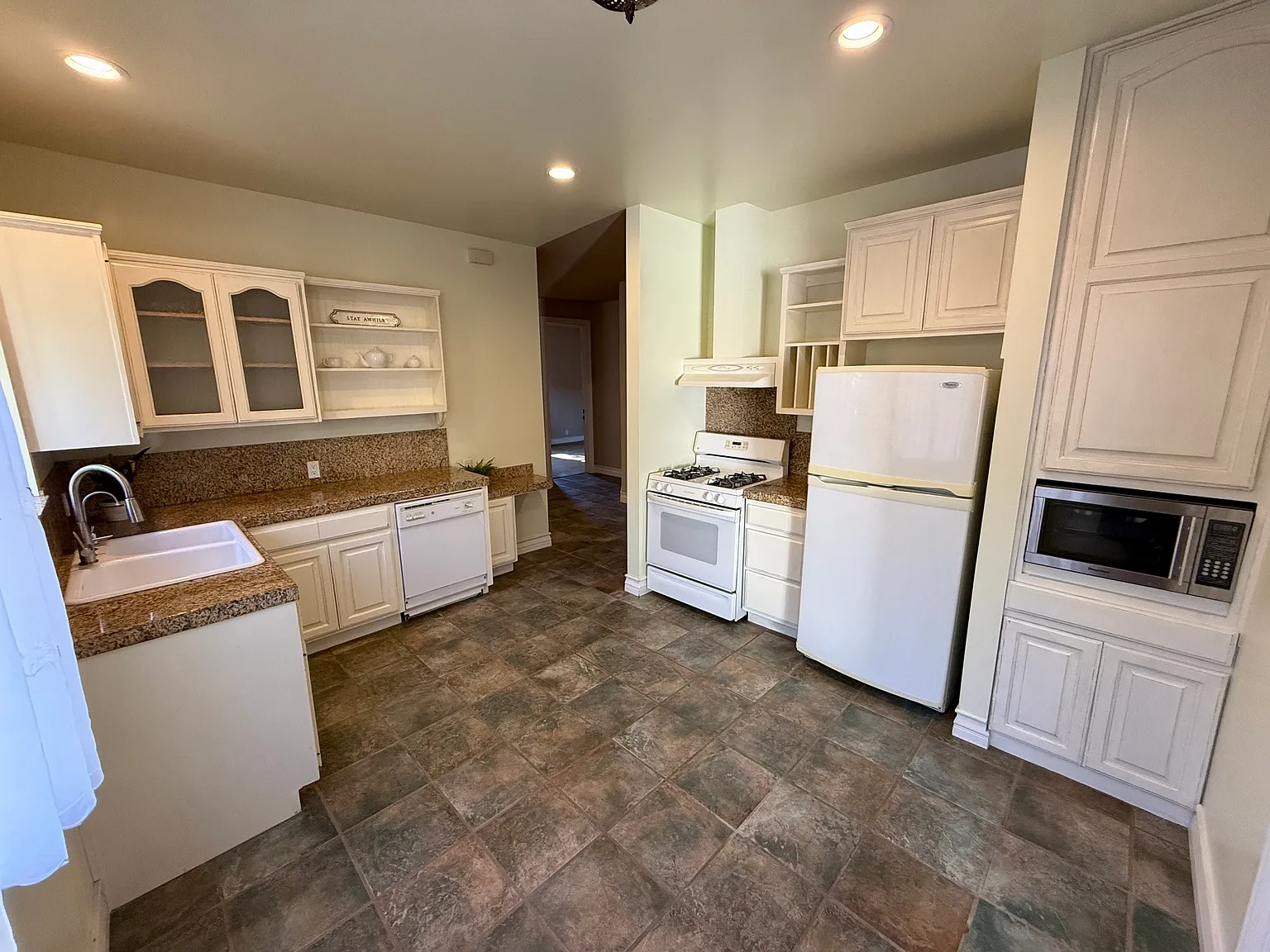 1 bed, 800 sqft, $1,850 — Photo 1