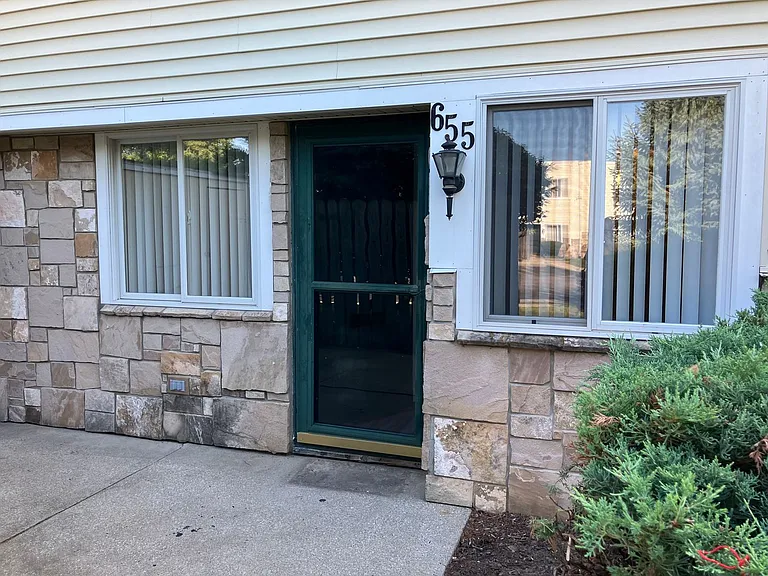 Candlelite Apartments — Photo 136