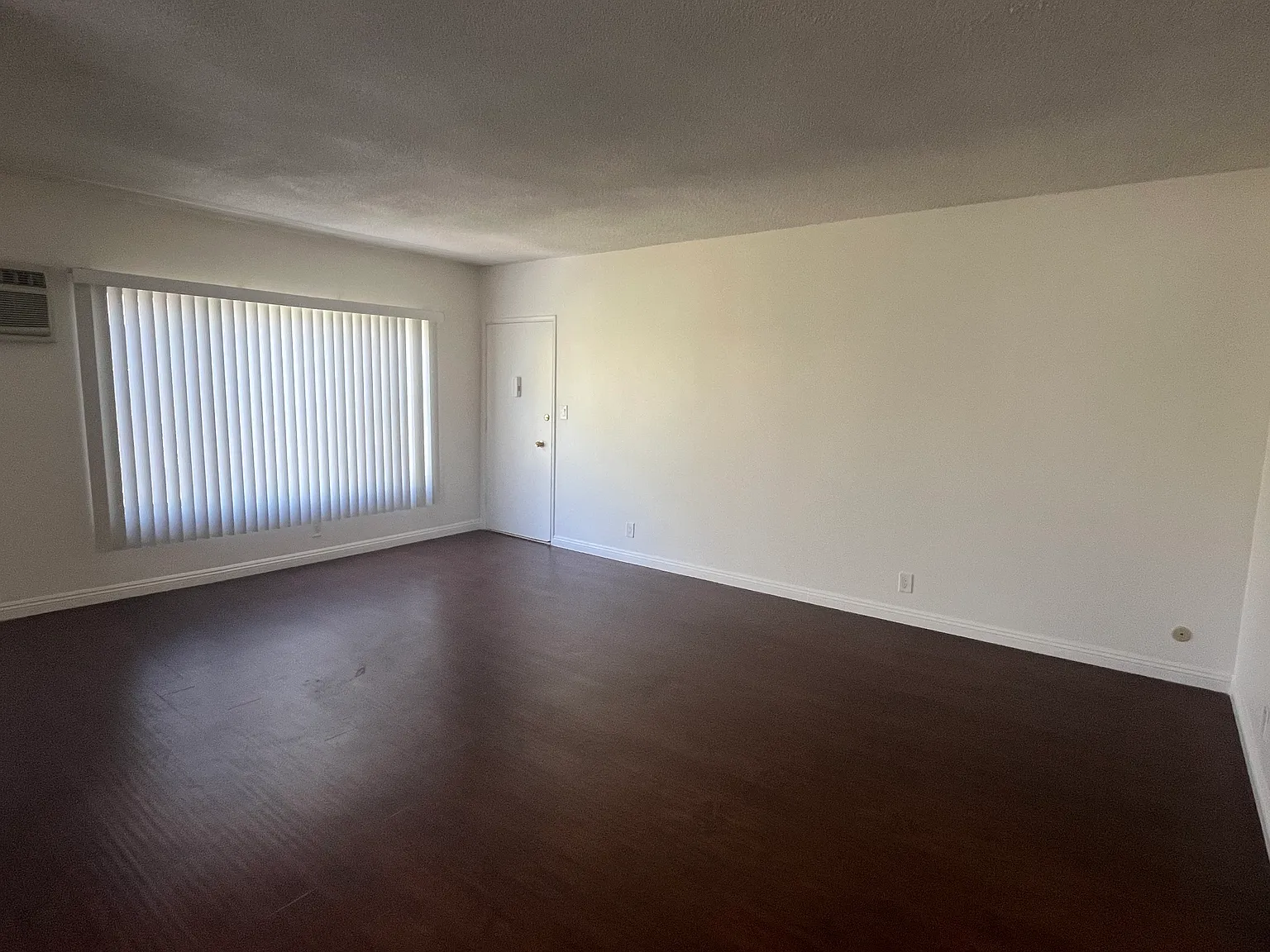 2 bed, 1200 sqft, $2,690 — Photo 4