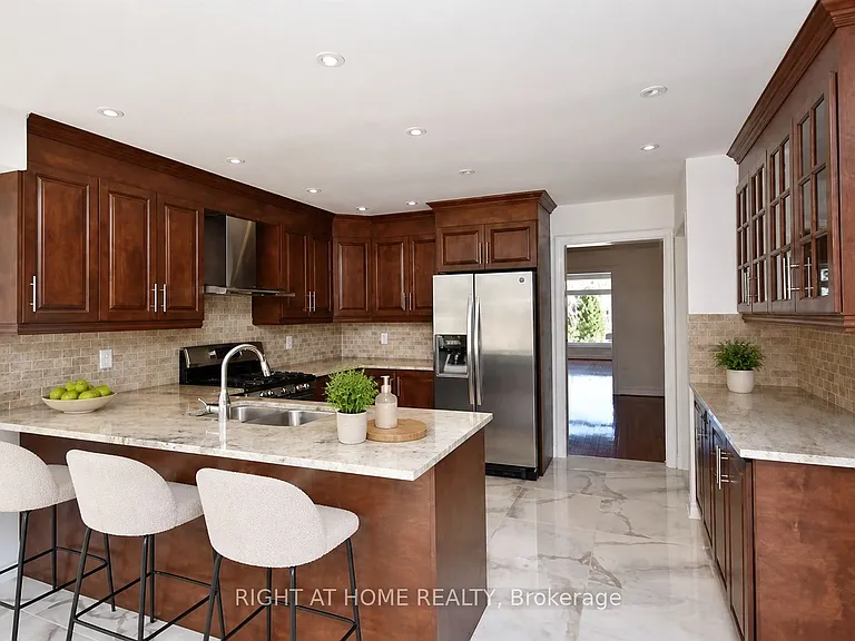 1466 Bayshire Dr — Photo 9