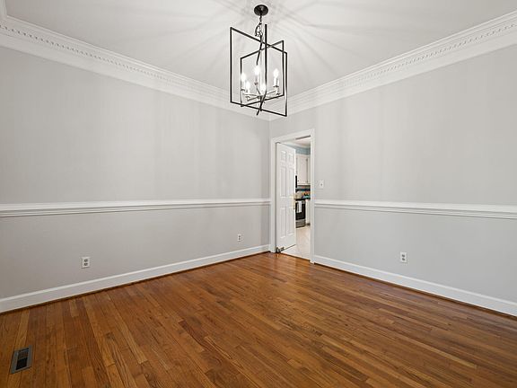 5th image of 4424 Dula St