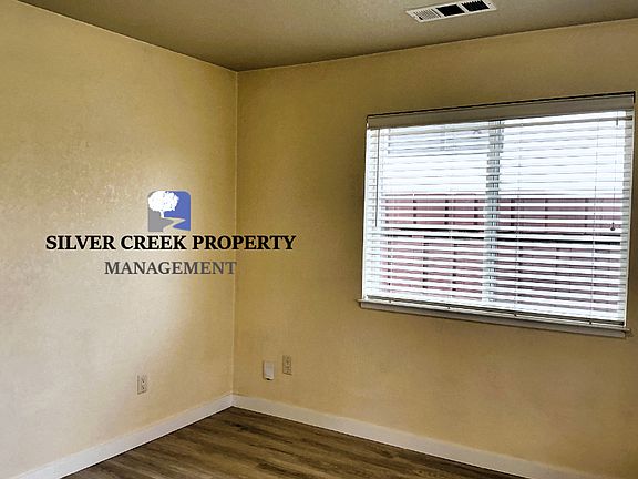 3rd image of 3018 Greenwood Dr