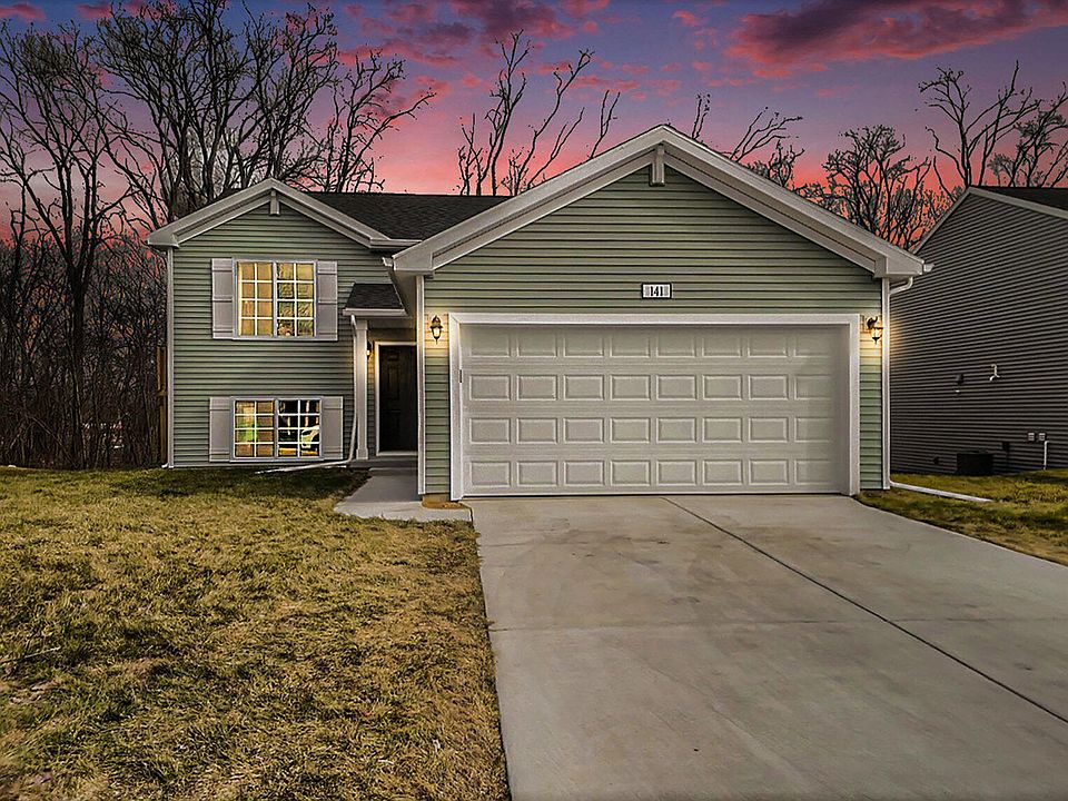 1st image of 141 Saint Clair Cir