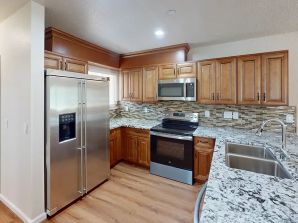 7236 N College Ave #102, Fresno, CA 93650