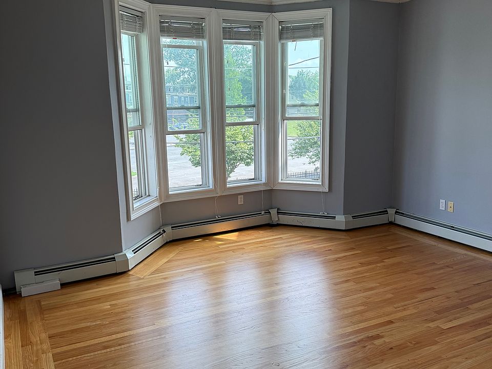 1st image of 173 Orms St Floor 2