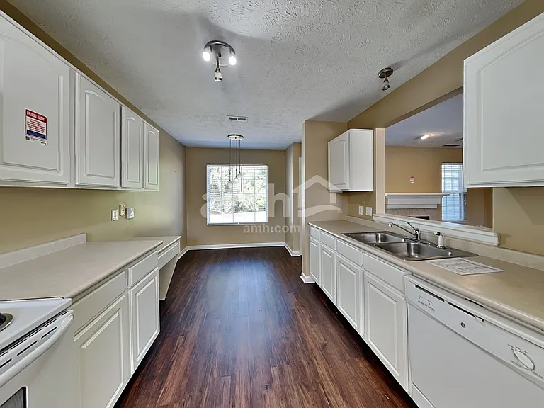 12700 Hearthstone Dr — Photo 5