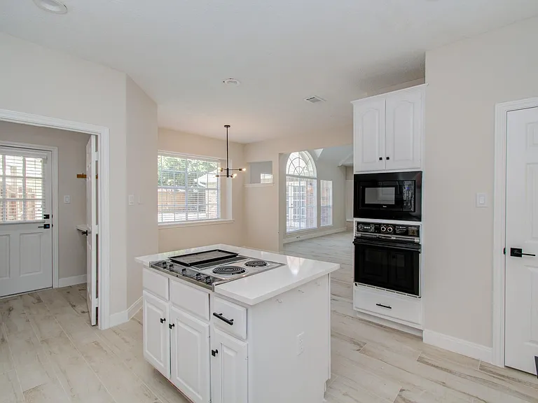 1711 Stone Meadows Ln — Photo 11