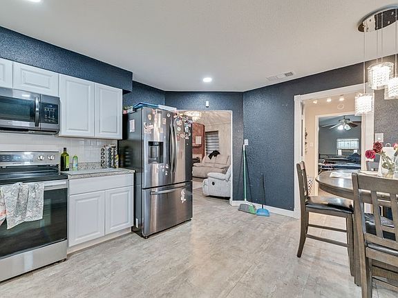 3rd image of 3815 Indian Wells Dr