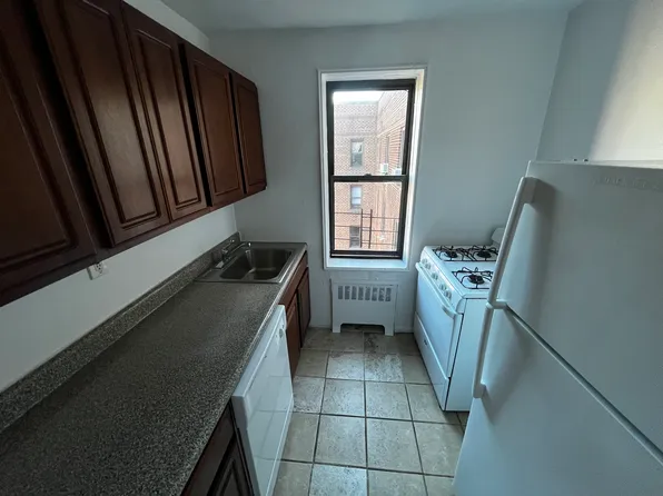 139-21 85th Drive image 3 of 6