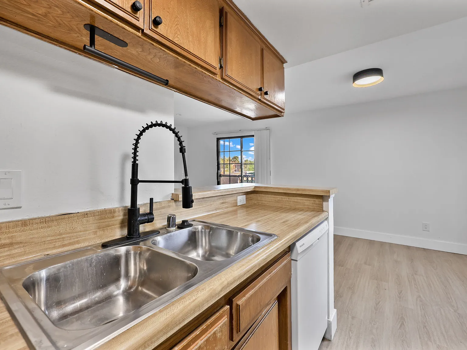 1 bed, 695 sqft, $1,845 — Photo 3