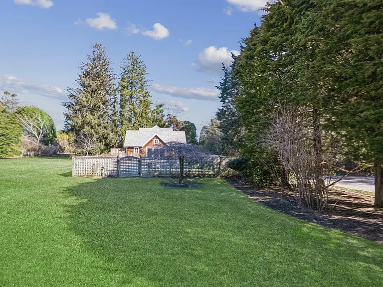 21 Mecox Ln — Photo 25