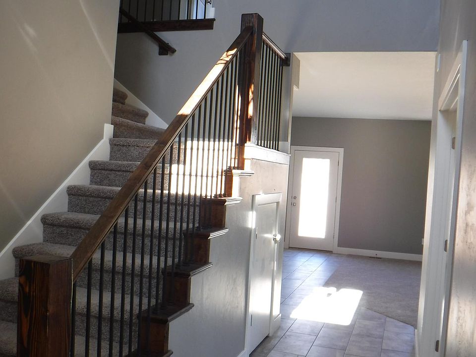 2nd image of 1715 N Sparrow Way