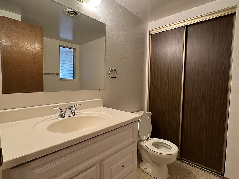 1045 Alta Mira Dr #B — Photo 5
