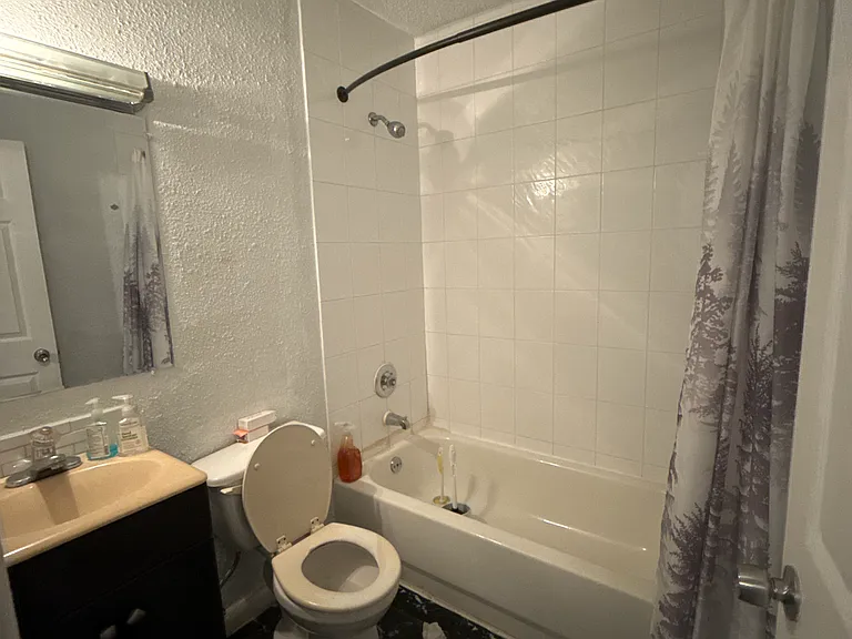 20911 NE 12th Ave — Photo 1