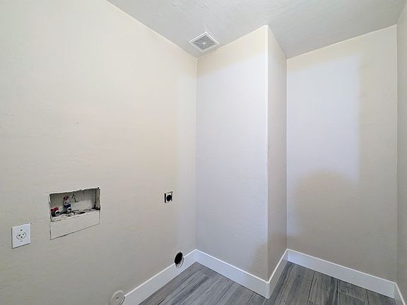 4th image of 7025 W Peck Dr
