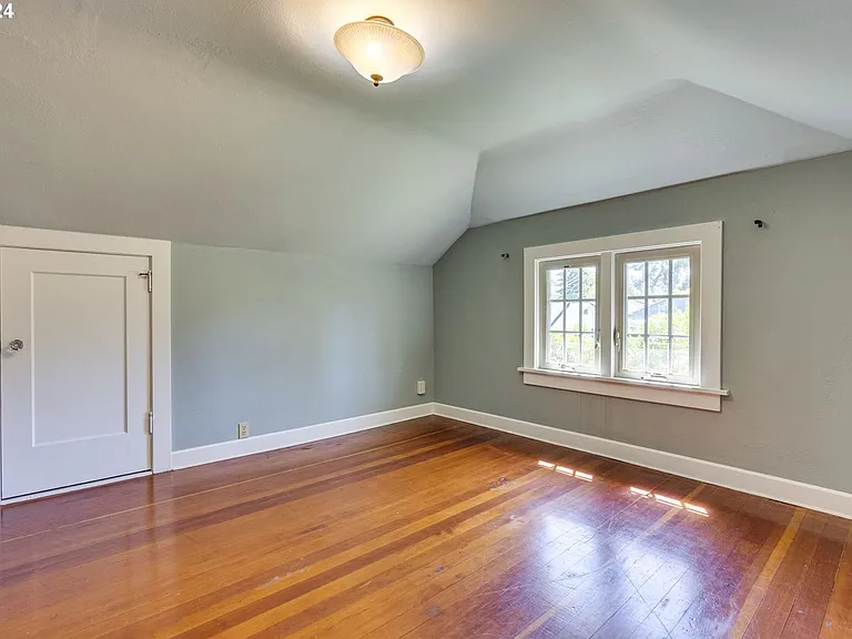 2430 SE Park Ave — Photo 24