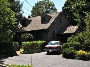 18 Karen Ct, Oyster Bay, NY 11771