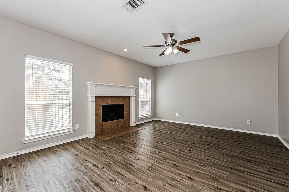 4 bed, 2.5 bath, 2403 sqft, $3,050 — Photo 4