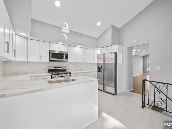 11 Hampton Pl, Nutley, NJ 07110