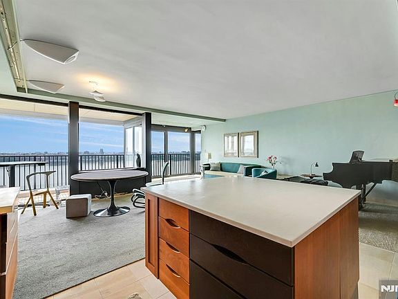 5th image of 3 Horizon Rd APT 1033