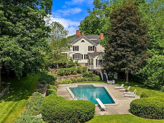 3rd image of 11 Concord Rd