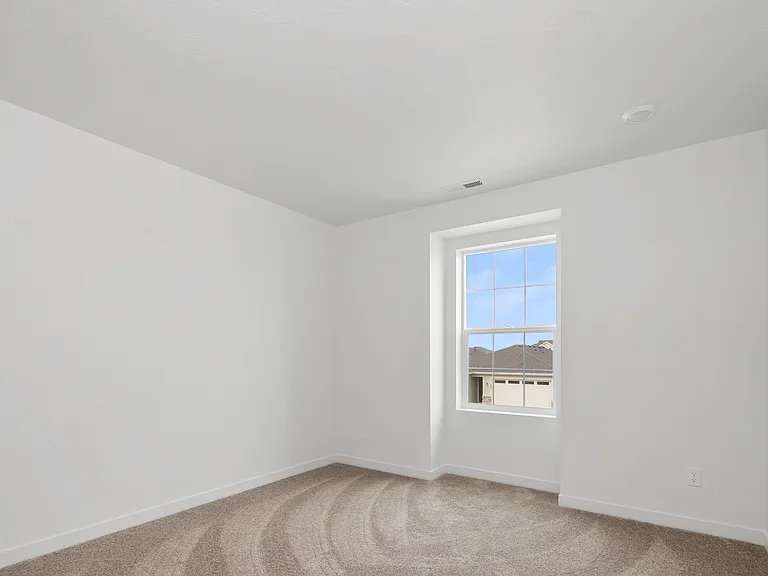 477 W Norwich St — Photo 28