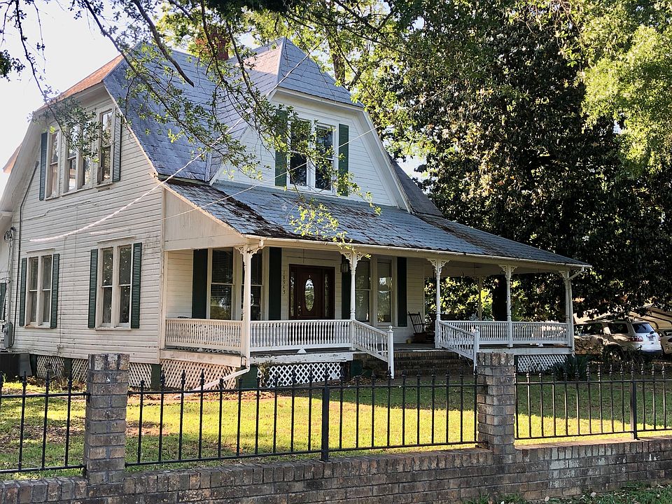 Front of house from road.