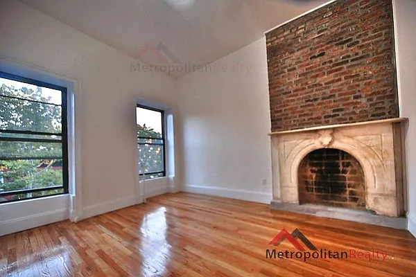 Rented by Metropolitan Realty | media 33