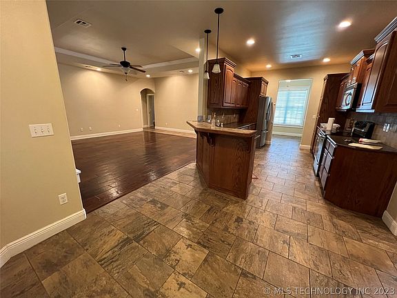 2nd image of 641 Lakes Dr