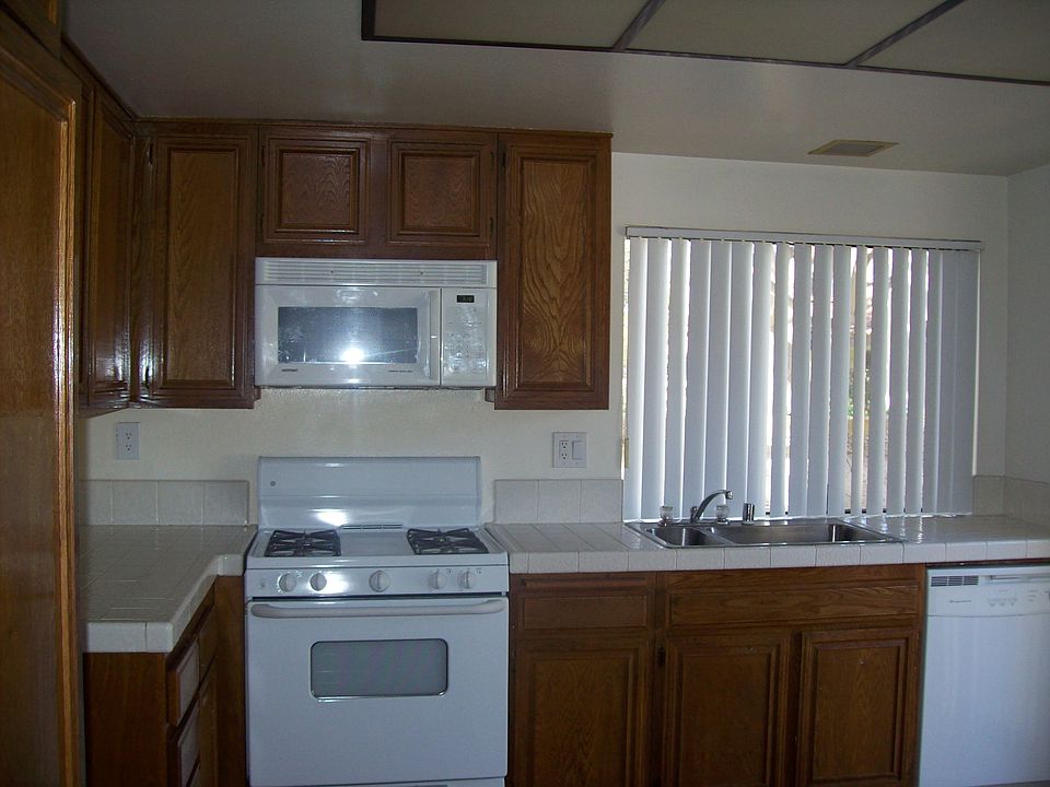 2nd image of 460 Las Palomas Dr