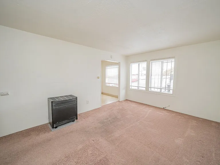 3267 Hollis St — Photo 4