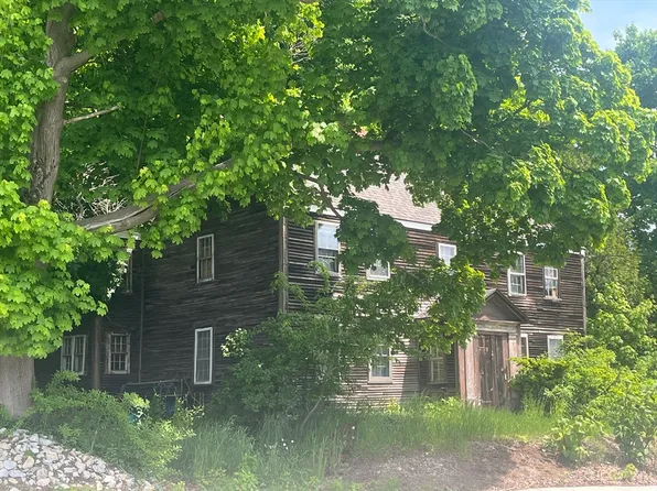 201 Elm St, Amesbury, MA 01913