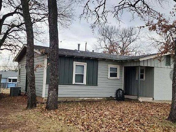 3rd image of 749 W Redbud Dr