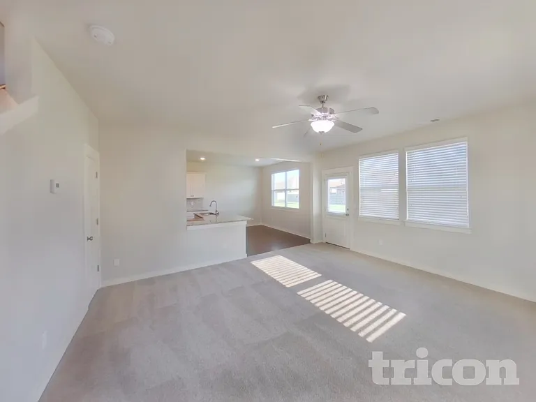 4822 Kingdom Dr — Photo 2