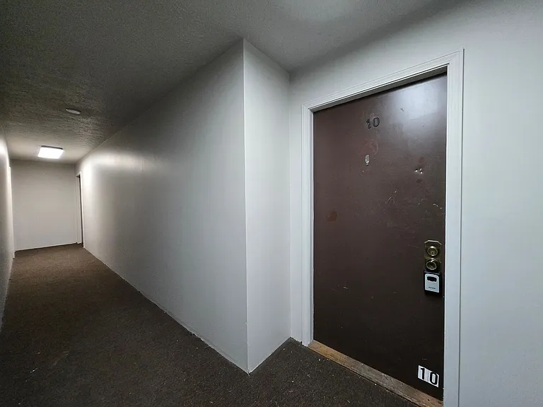 Creekwood Apartments - Farmington — Photo 9