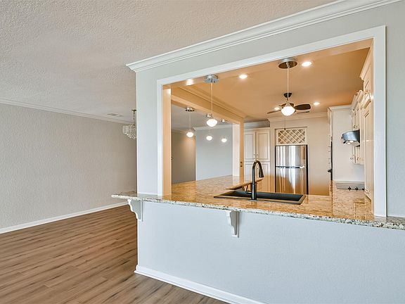 4th image of 8111 Broadway St APT 2