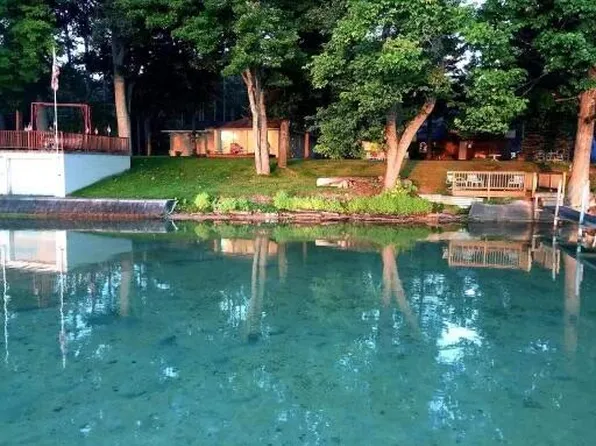 1166 W Higgins Lake Dr, Roscommon, MI 48653