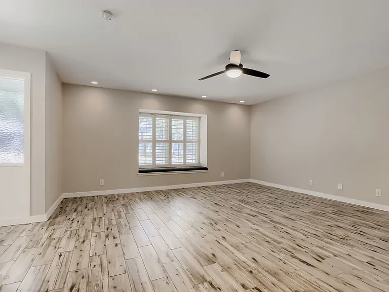 715 Fabulous Dr — Photo 4