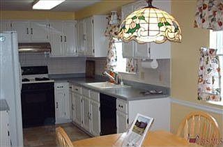 3rd image of 1464 Carriage Hill Dr