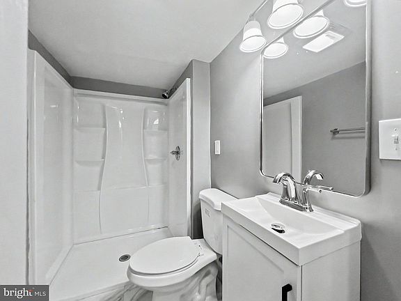 4th image of 5900 Hamilton Ave