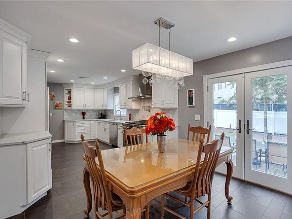 5th image of 147 Forest Blvd