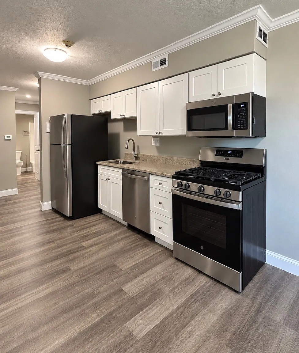 Oak Hill Apartments - 224 — Photo 1