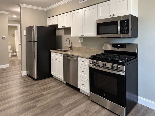 879 Bernon St APT 224, Woonsocket, RI 02895