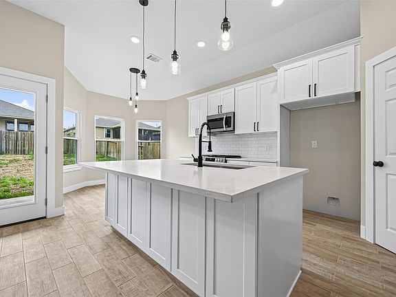 4th image of 11405 Natalia Ln